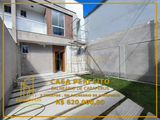 Balneário de Carapebus: Casa Duplex com Varanda e 2 Vagas de Garagem