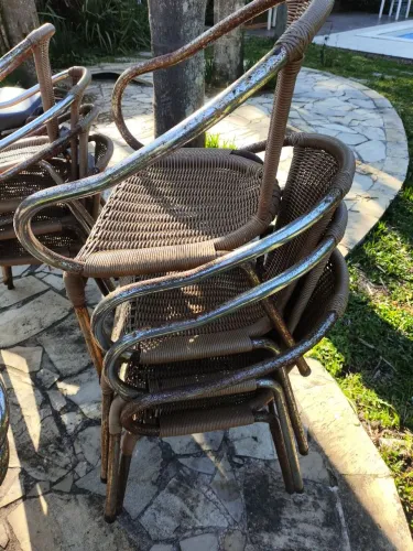 14 cadeiras necessitando reforma (ferrugem)