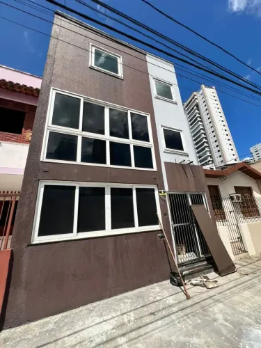 Prédio comercial com 10 salas