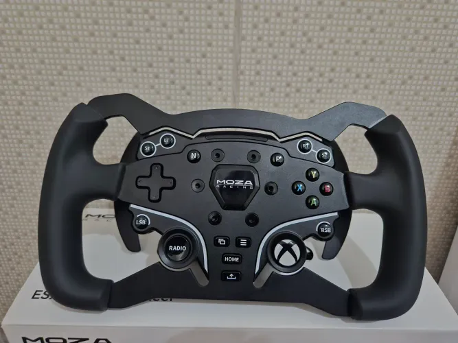 Kit Simracing Moza R9 V3 + Volante ESX (c/ Mod Formula) + Pedais SR-P c/ Kit Performance