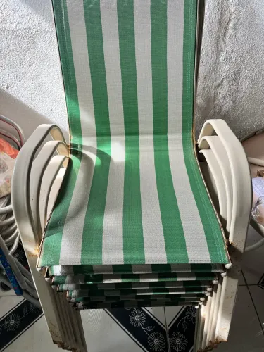 Cadeira e mesa de piscina