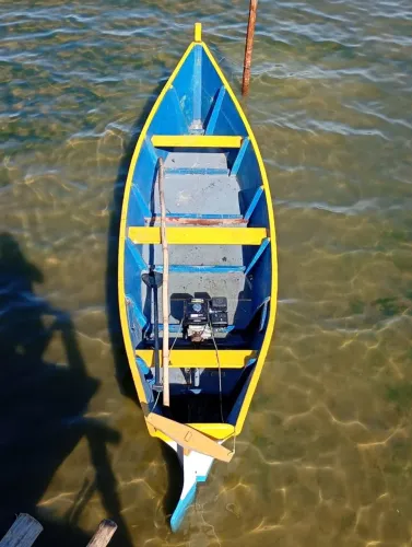 Barco de madeira 6 metros + motor Toyama 7 HP