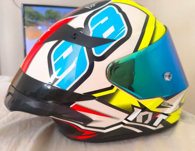 Capacete fechado KYT BOMB 98 