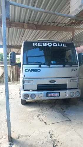 Reboque Ford cargo 712
