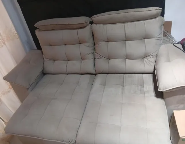 Sofá cama retratil c/ almofadas 2x20 <br>R$ 1800,00<br>Parcelo c/ juros no cartão