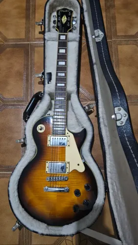 Hard Case Gibson USA + Guitarra condor 2