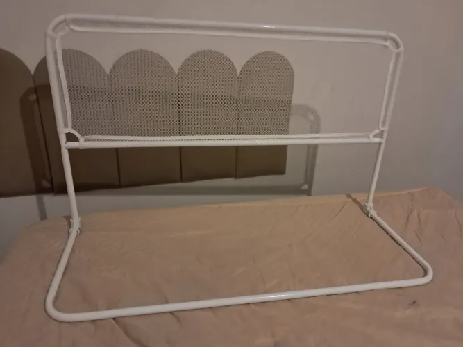 Tela de proteção de cama