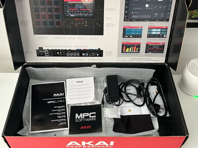 Akai MPC Live 2 Semi Usado - Como Novo!