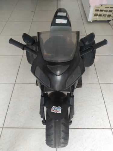 Moto Elétrica Max Turbo 6V da Magic Toys.