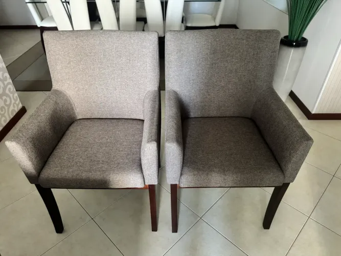 2 cadeiras semi novas - Tecido linho