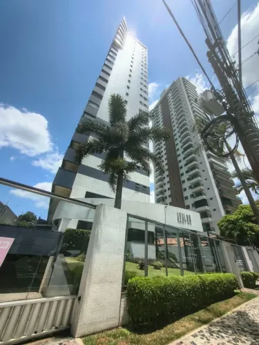 Amplo apartamento com 4 suítes, todas com sacada e 2 vagas de garagens