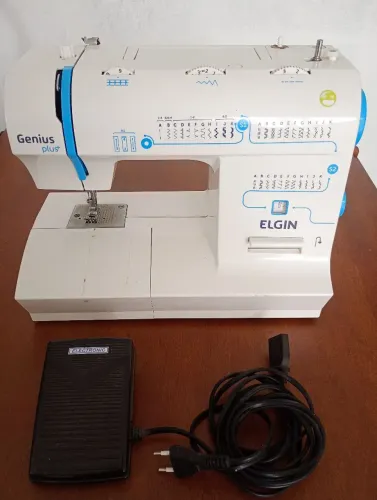 Máquina de costura Elgin JX4035 Genius Plus