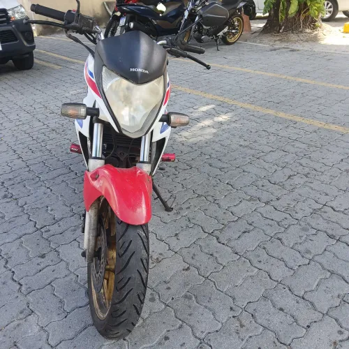 Vendo Cb300R , motor novo!