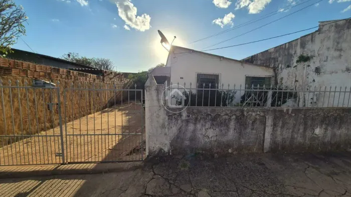 CASA 2 DORMITORIOS NO COOPHATRABALHO