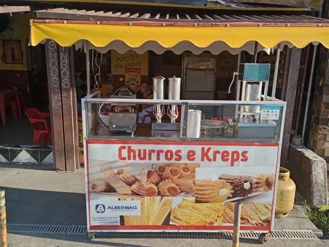 Carrinho de churros e crepe