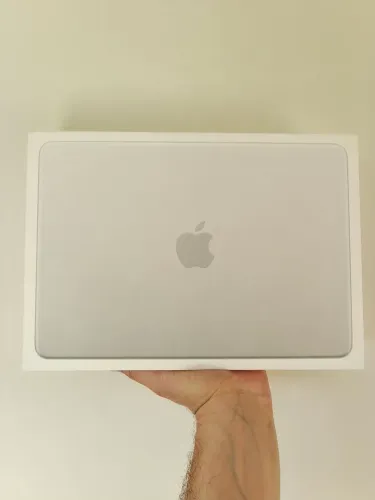 MacBook Neo 2026 A18 Pro SSD 256 8GB Mem 13" - Lacrado