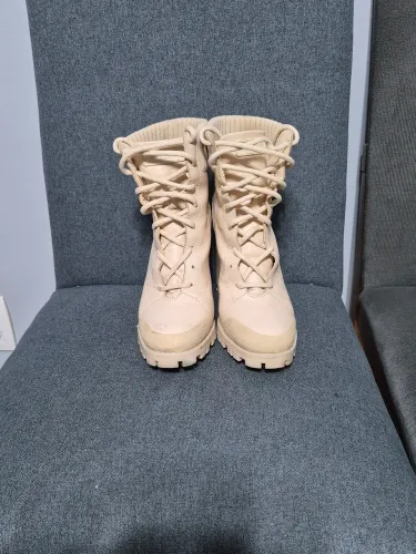 Bota Off-White Couro Salto Alto Tratorada