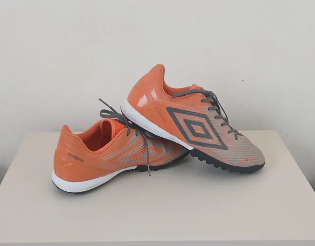 Chuteira Umbro Gravity Society Laranja e Cinza - Original / Excelente Estado