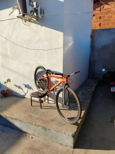 Absolute Nero 4 com mt200 novo, garfo master do grau, guidão kalin cromado, pé de vela etc