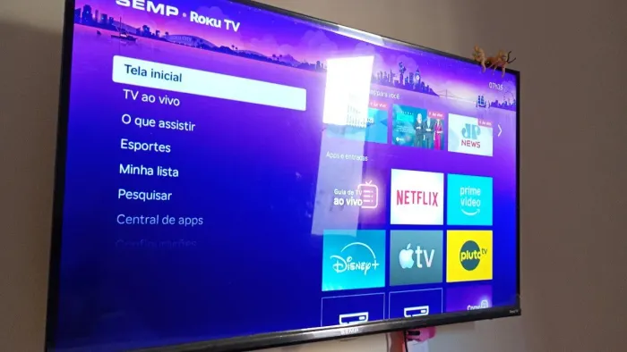 Vendo TV Uma Smart TV de 32 polegadas com sistema Roku