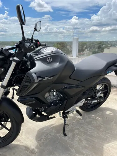 FZ15 CONNECTED - ÚLTIMA UNIDADE COR VERMELHA