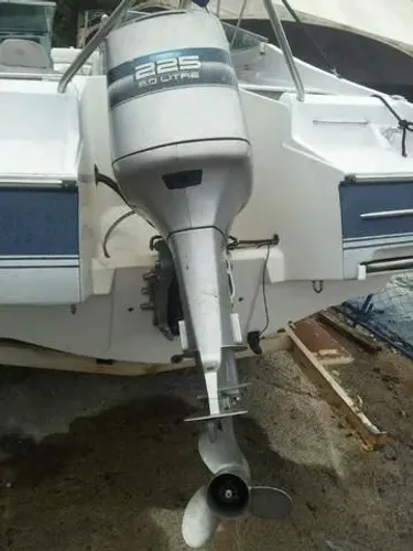 VENDE SE BARCO  VENTURA 23