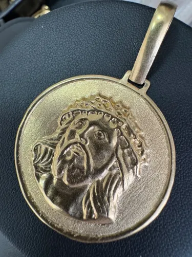 Pingente Rosto de Cristo de ouro 13.70g 18k procedência garantia eterna