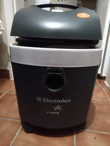 Aspirador Electrolux HydroVAC 1300W