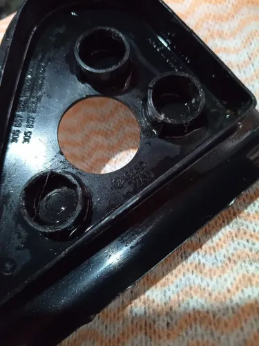 Acabamento do retrovisor com furo