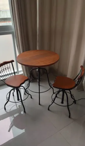 Mesa bistrô 70 cm com 2 Cadeiras