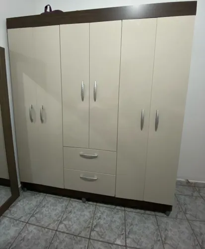 Guarda roupa semi novo