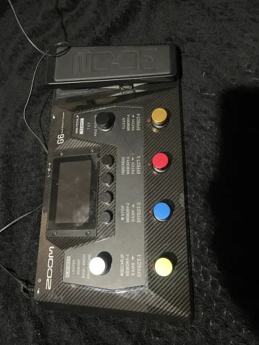 Pedaleira Zoom G6