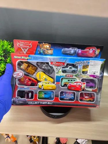 ? Kit Mini Carros Disney Pixar - 12 Personagens