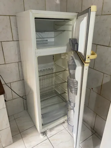 Geladeira Consul 220v