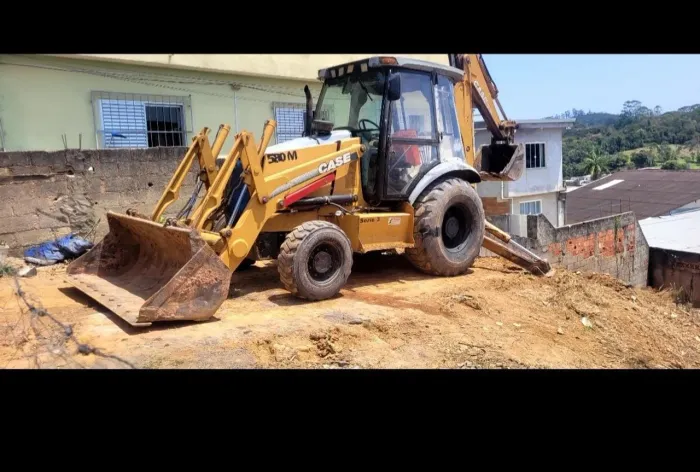 Serviços de terraplanagem e demolição 