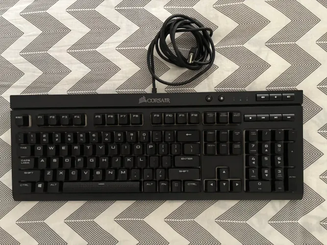 Vendo teclado mecânico corsair seminovo 