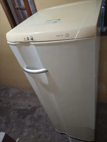 Entrego geladeira Eletrolux 