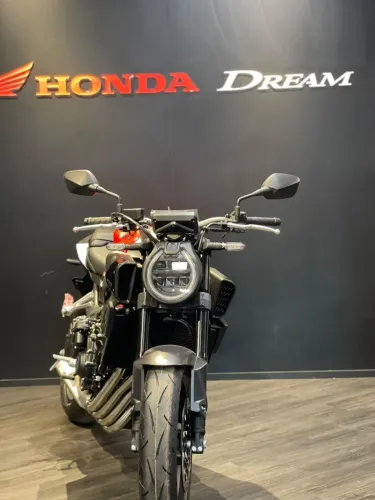 Honda CB 650R E-CLUTCH 2026