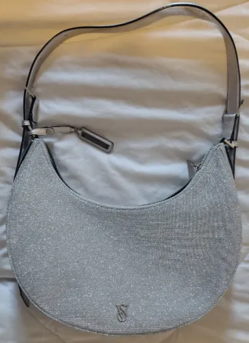 Victoria's Secret Crescent Curve Shoulder Bag na cor prata