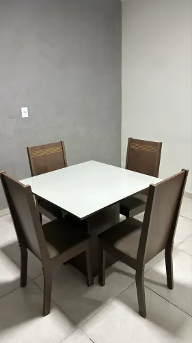 Vendo conjunto de mesas com cadeiras.