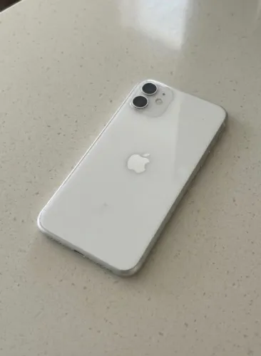 iphone 11 128gb bateria 100% praticamente Novo, trocado vidro traseiro e bateria