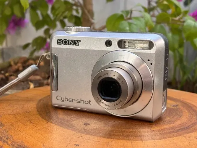 Câmera Sony Cybershot + Adaptador para cartão de memória