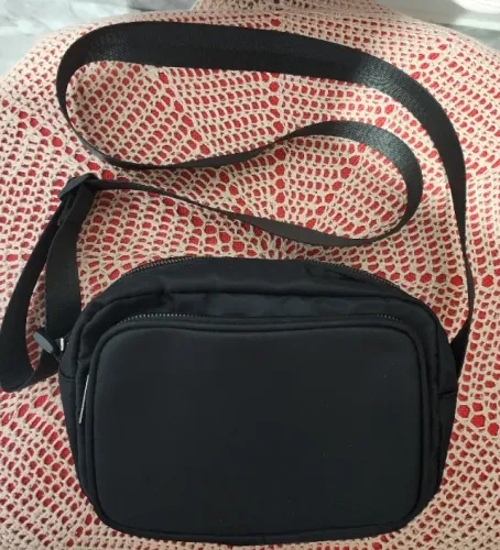 Bolsa preta marca Satinato seminova (pouquíssimo uso, sem marcas de uso)