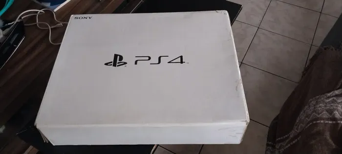 Caixa PS4 Slim + Manual