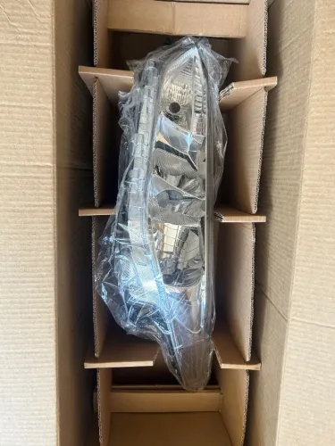 Farol esquerdo Yaris Genuíno novo 81170-0DL00