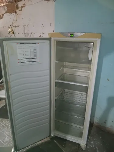 FREEZER VERTICAL BRASTEMP FROSFRE FUNCIONANDO PERFEITAMENTE IMPERDÍVEL PRA VENDER LOGO