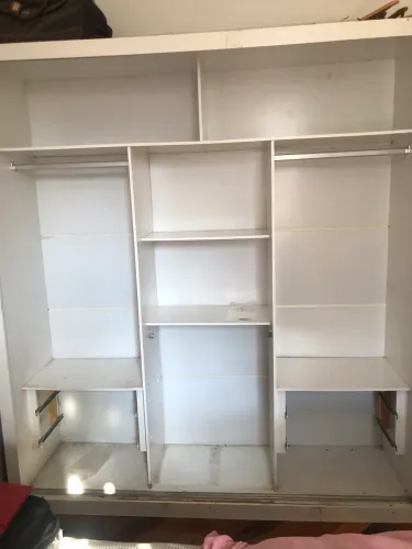 Guarda roupa grátis