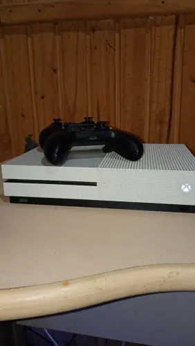 Vendo Xbox one s 2 controles