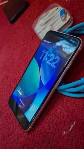 Vendo IPhone SE 2020 com iOS 26 atualizado 