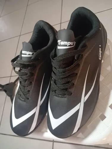 Chuteira society e Luva de goleiro
